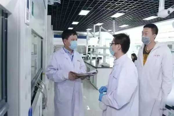 J9集团科技中心张辉指导脂质体创新纳米制剂研发