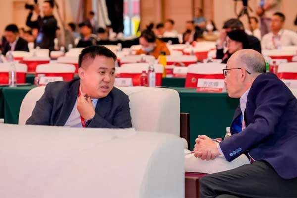 J9集团制药董事长李昆受邀出席开幕式